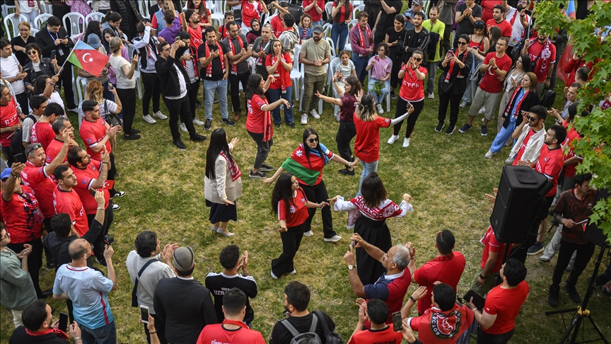 برگزاری جشن قهرمانی تیم فوتبال تراکتور در استانبول